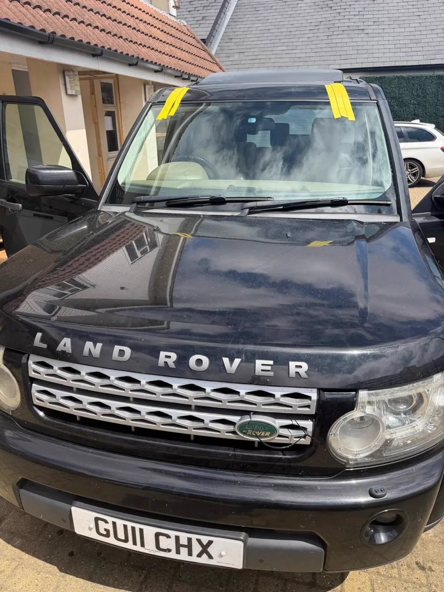 Completed glass repair on a Land Rover